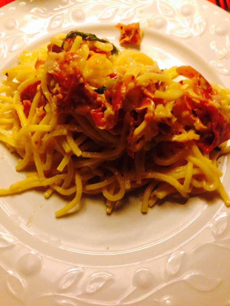 Spaghetti med seranoskinke og hvidløg